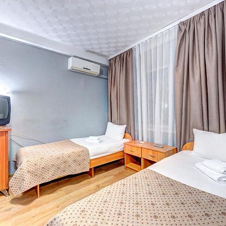 Hotel 7F Kiev Bagian luar foto
