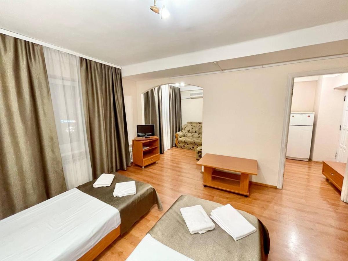 Hotel 7F Kiev Bagian luar foto