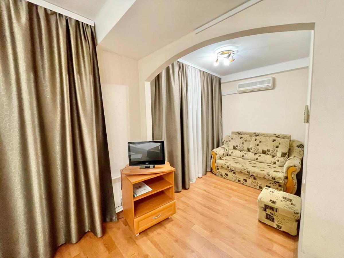 Hotel 7F Kiev Bagian luar foto