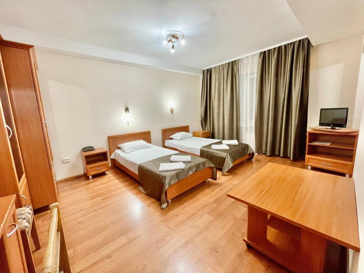 Hotel 7F Kiev Bagian luar foto