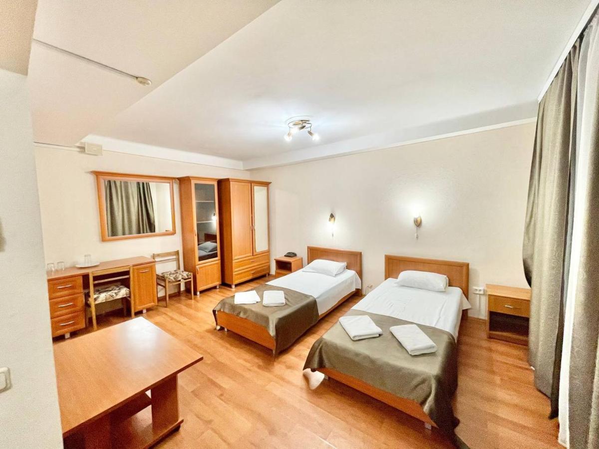 Hotel 7F Kiev Bagian luar foto