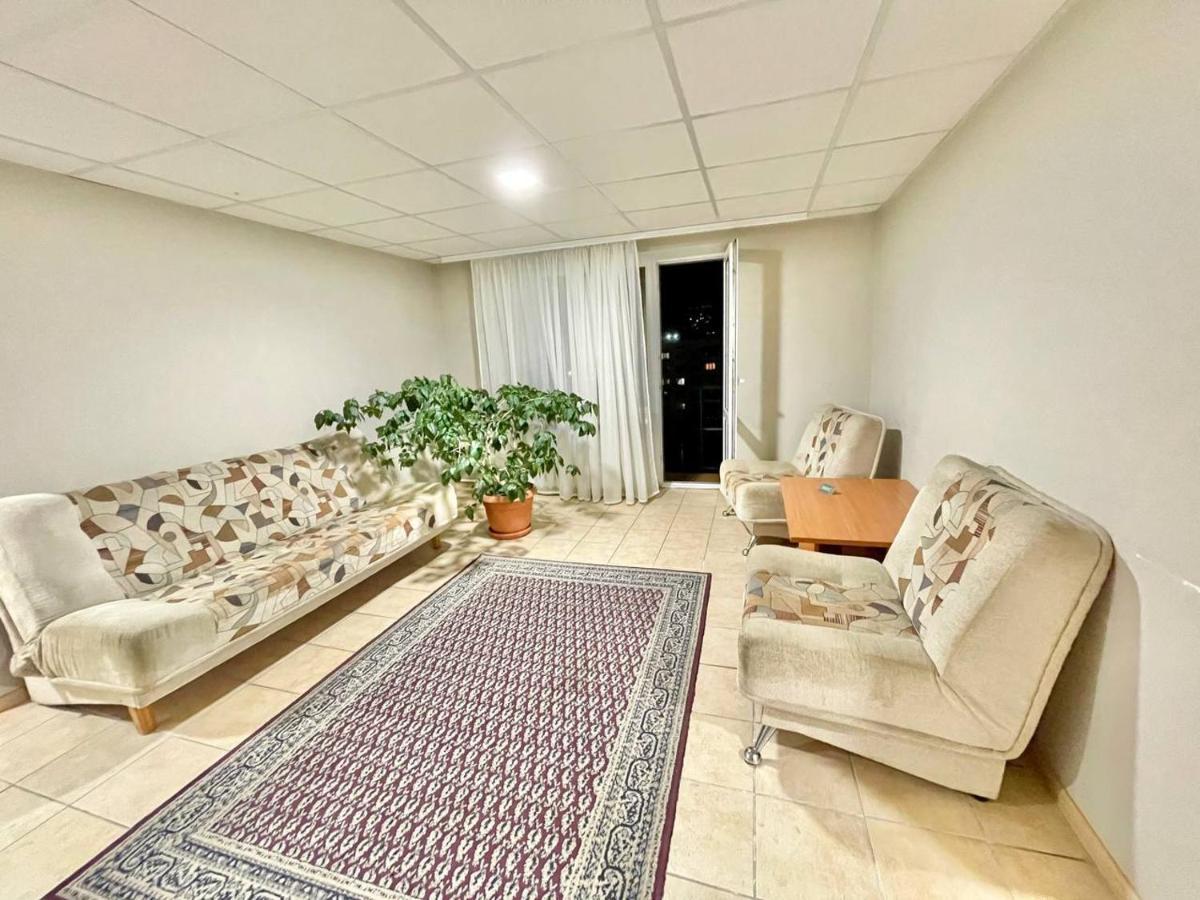 Hotel 7F Kiev Bagian luar foto