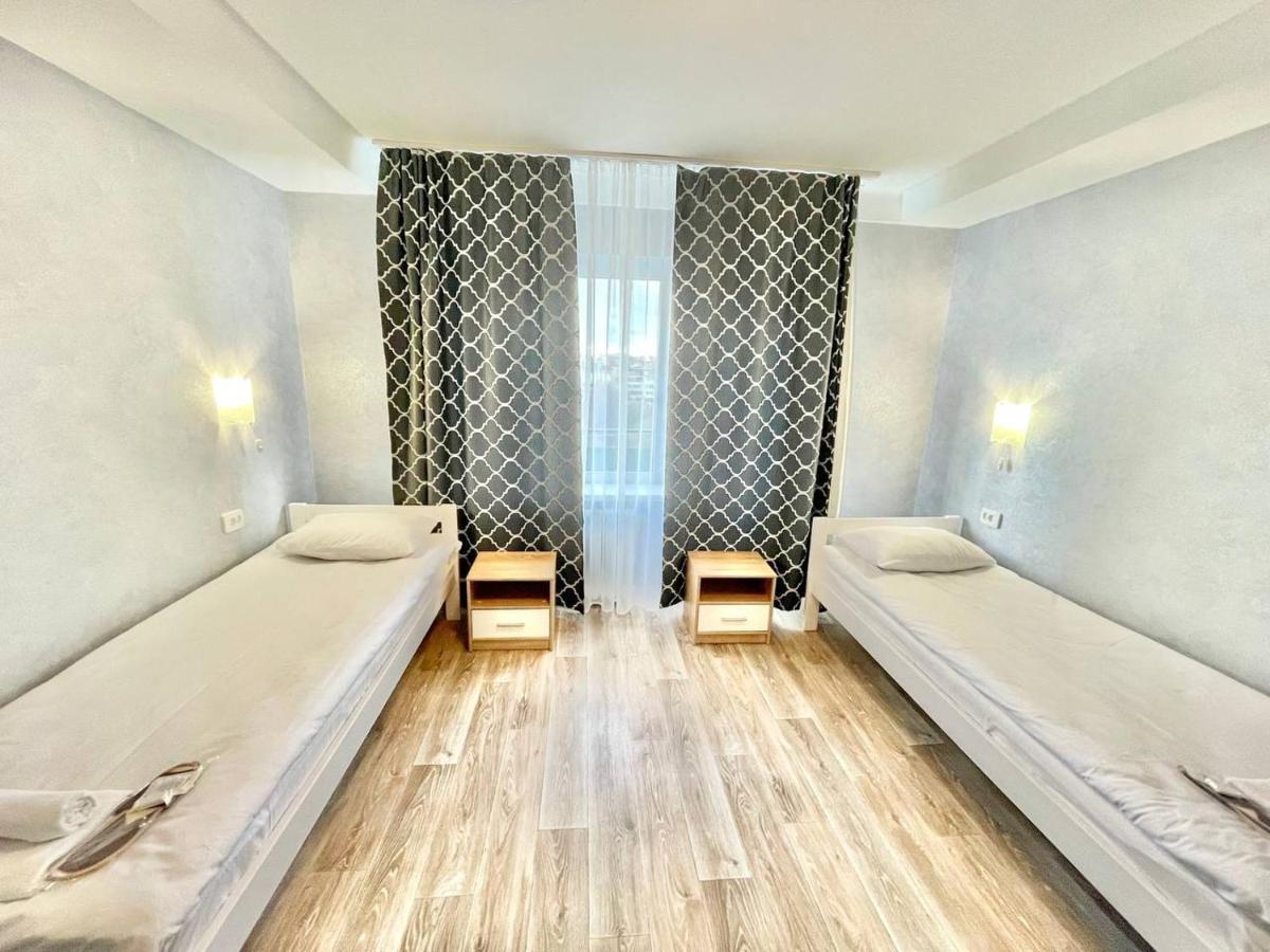 Hotel 7F Kiev Bagian luar foto