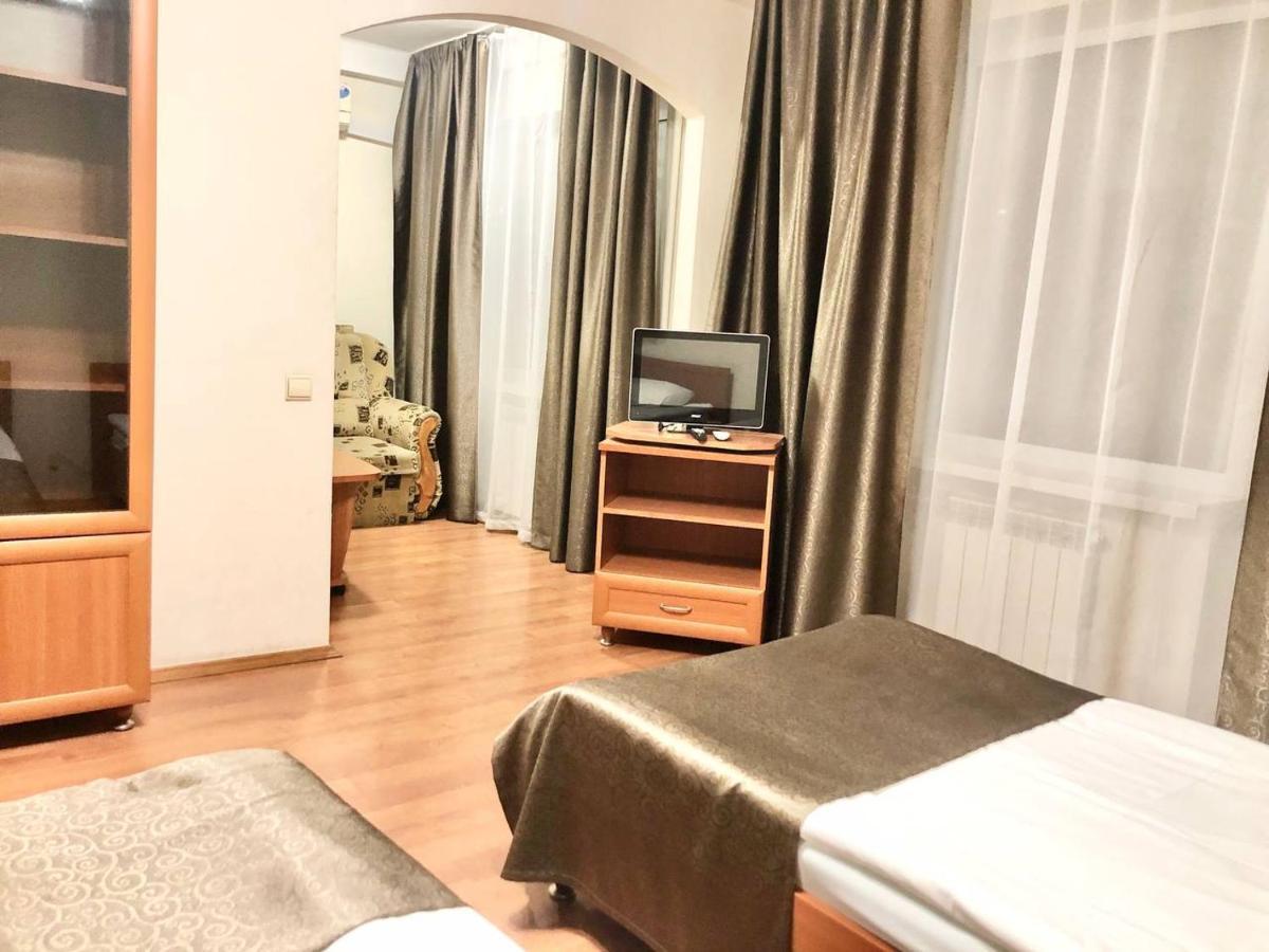 Hotel 7F Kiev Bagian luar foto