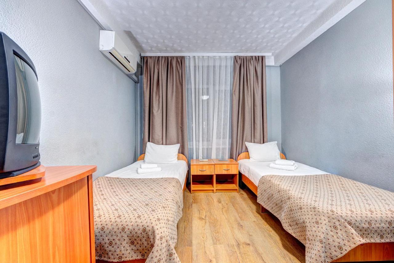 Hotel 7F Kiev Bagian luar foto