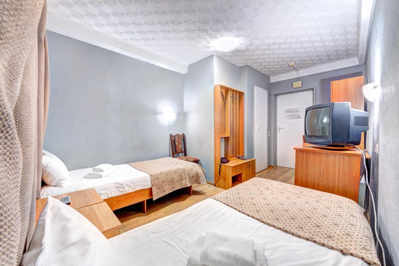 Hotel 7F Kiev Bagian luar foto