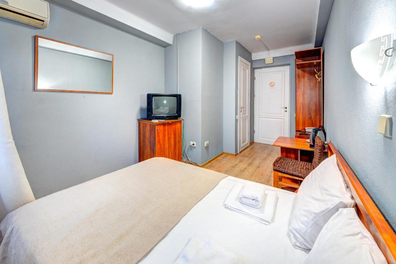 Hotel 7F Kiev Bagian luar foto