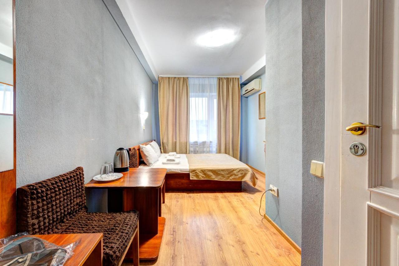 Hotel 7F Kiev Bagian luar foto