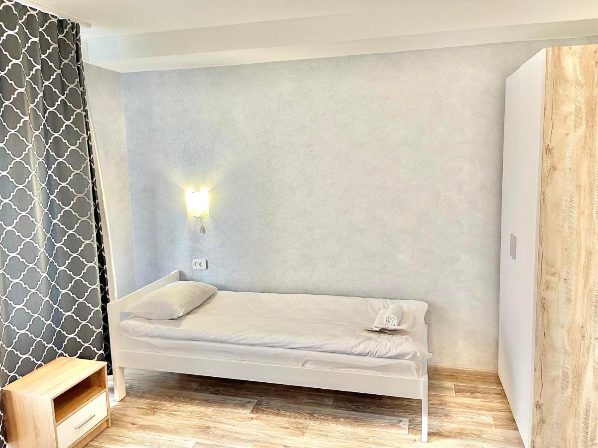 Hotel 7F Kiev Bagian luar foto