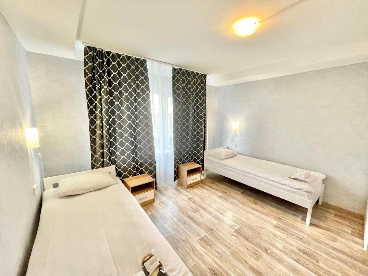 Hotel 7F Kiev Bagian luar foto