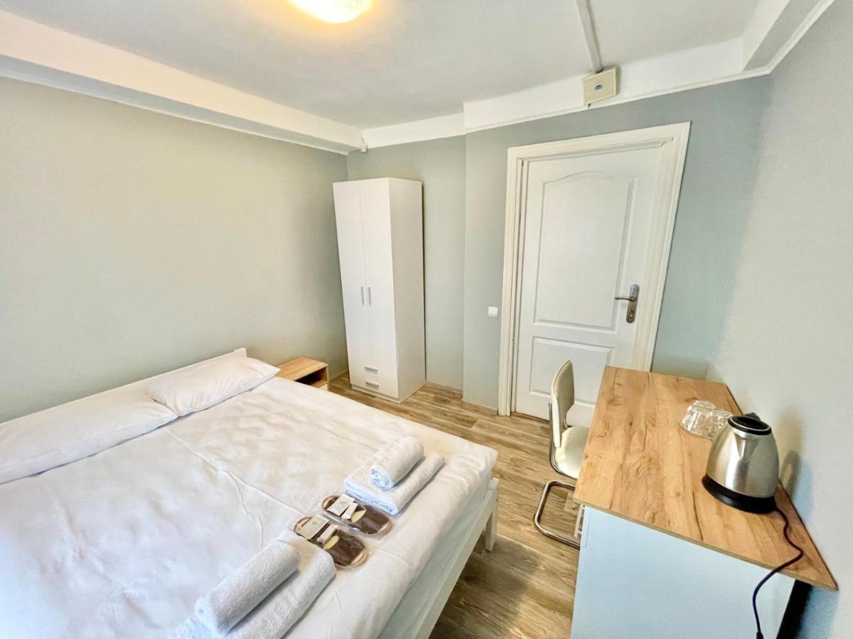 Hotel 7F Kiev Bagian luar foto